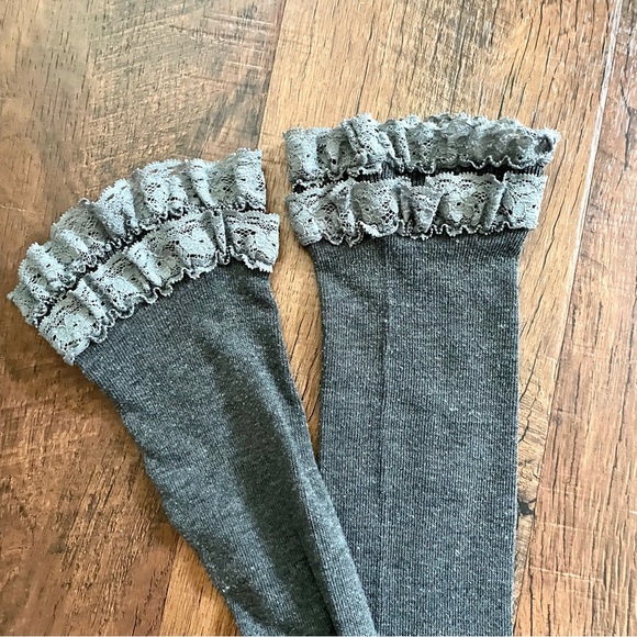 Thigh high lace trim socks, 2 pair, white/ecru and grey - Picture 6 of 12